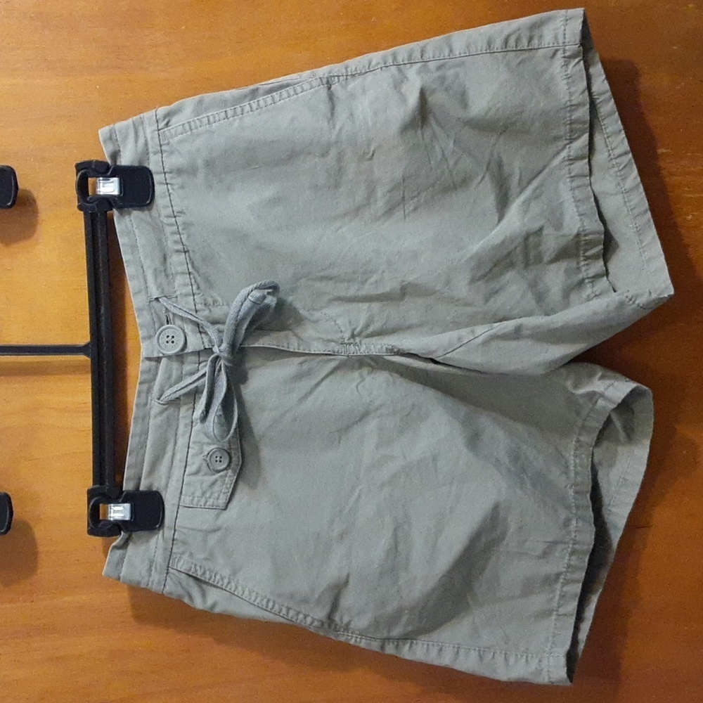 Old Navy Women's Olive Green Just Below Waist Drawstring Shorts Size 4